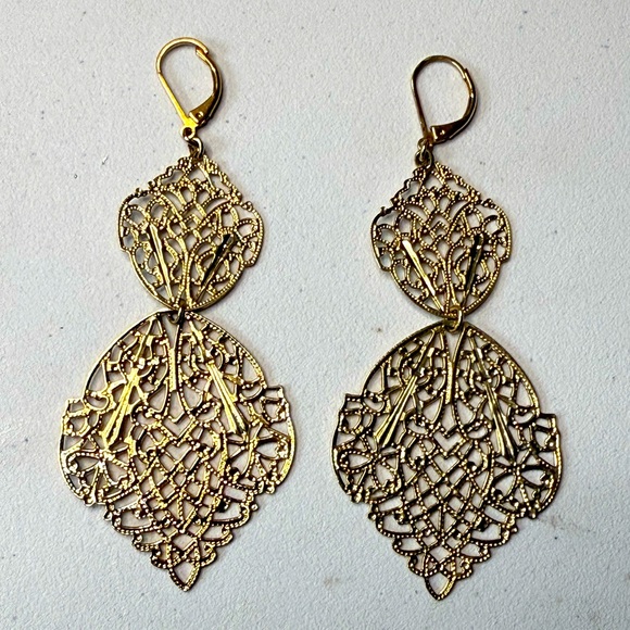 Jewelry - Gold Tone Dangle Earrings
